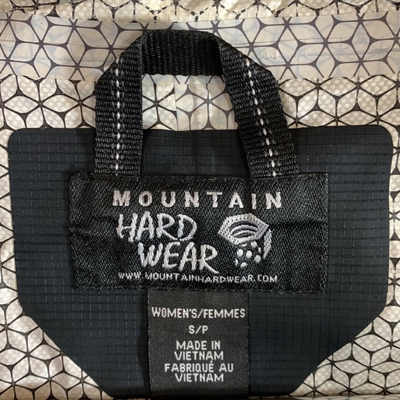 HBO GIRLS Season 3 Crew Embroidered Mountain Hardware Rain Jacket - Picture 8 of 12